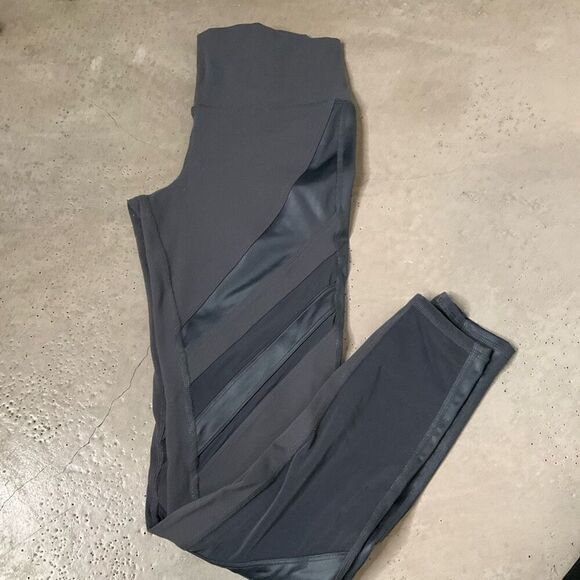 Alo Yoga Epic Leggings - Picture 3 of 5